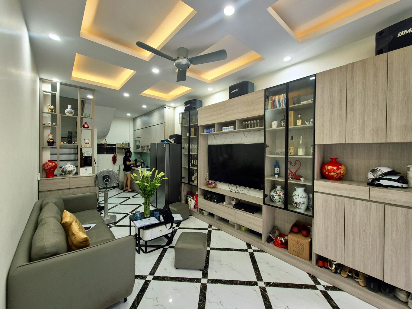 Bán nhà mới xây - Vị trí đắc địa - Ở luôn - Không cần sửa